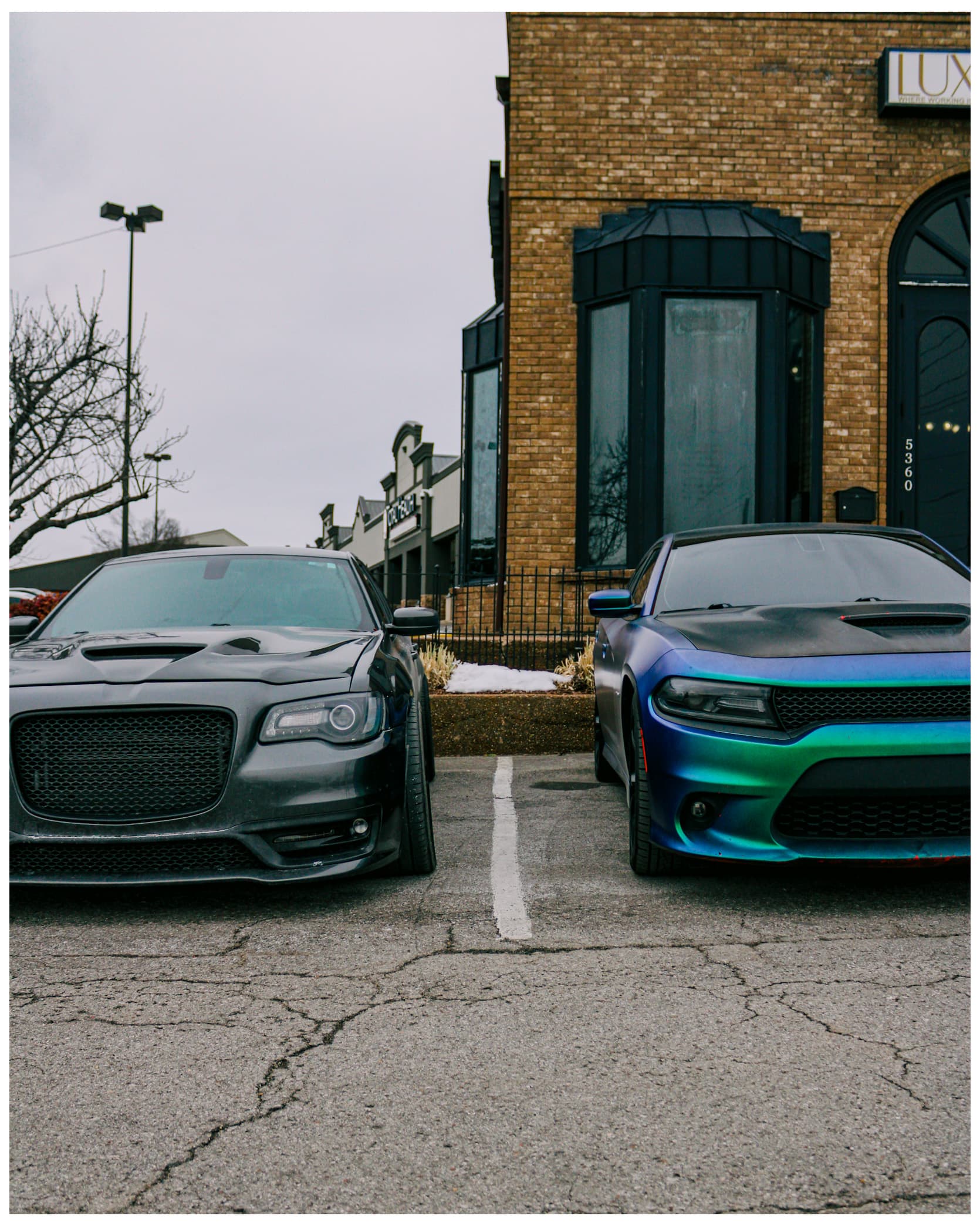 Black Chrysler 300 and chameleon Charger side by side
